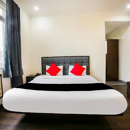 Hotel Collection O Satguru House Gurgaon Exterior foto